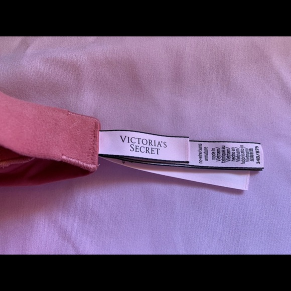 Victoria’s Secret wireless, lightly lined bras. - Picture 3 of 4